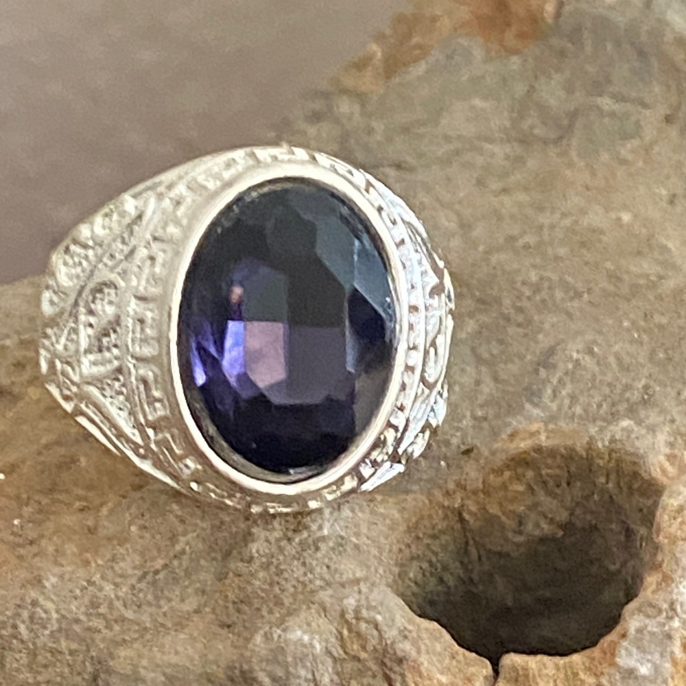 5/$10❤️❤️❤️NEW Faceted Purple Glass Silver Toned Zinc Alloy Ring